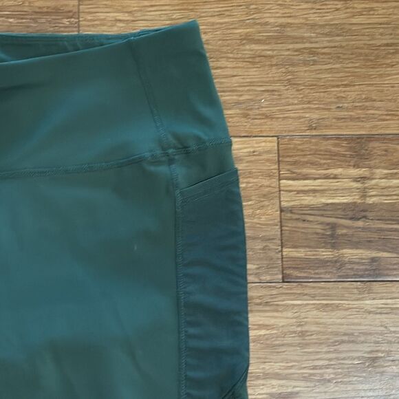 NWOT Avia Women’s Forest Green High-Waisted Performance Bike Shorts – Size M - Picture 3 of 5